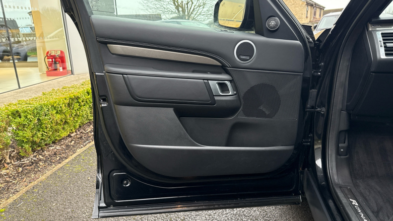 Land Rover Discovery 3.0 D300 Metropolitan Edition 5dr Auto Diesel Station Wagon